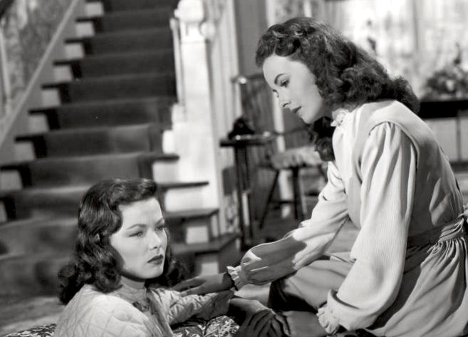 Gene Tierney and Jeanne Crain (Leave Her to Heaven, 1945) | www.vintoz.com