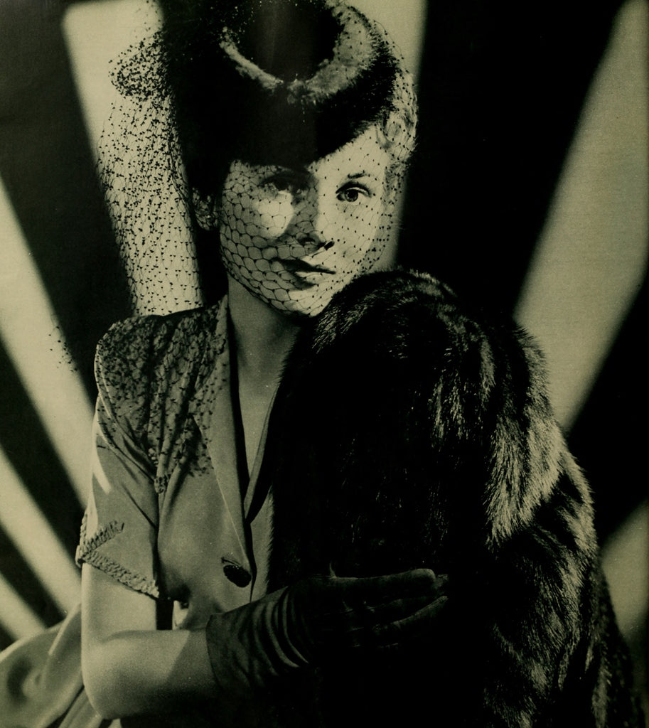 Joan Fontaine 1940 | www.vintoz.com