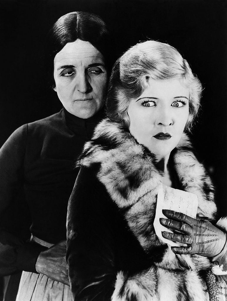 Laura La Plante and Martha Mattox in The Cat and the Canary (1927) | www.vintoz.com