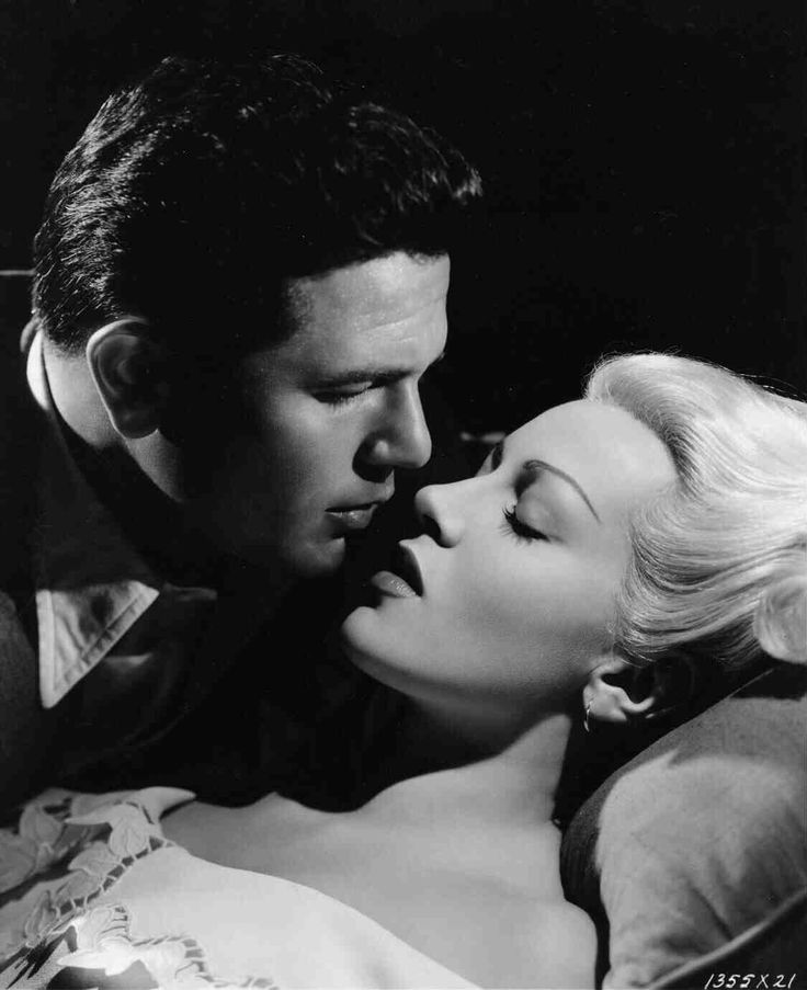 Lana Turner and John Garfield in The Postman Always Rings Twice (1946) | www.vintoz.com