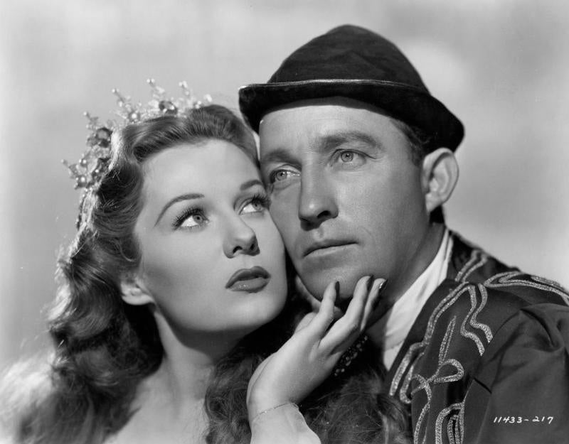 Bing Crosby and Rhonda Fleming in A Connecticut Yankee in King Arthur’s Court (1949) | www.vintoz.com