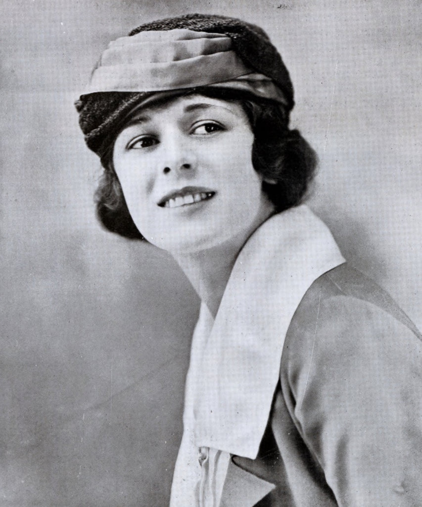 Anita Stewart — Why They Call Her “Daintiest” (1918) | www.vintoz.com