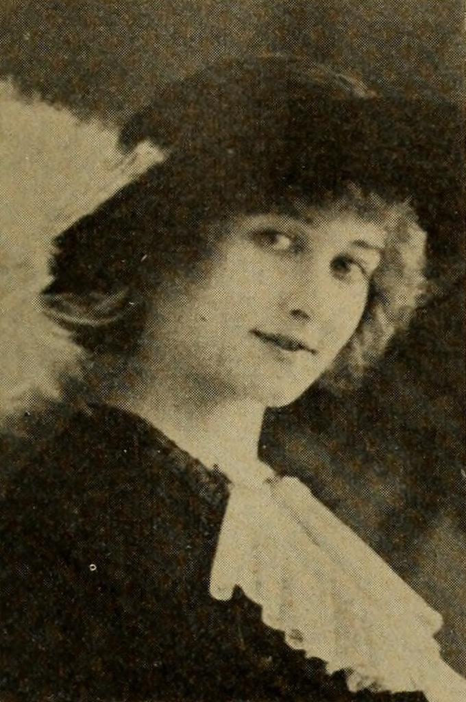 Anna Q. Nilsson — Motography’s Gallery of Picture Players (1913) | www.vintoz.com