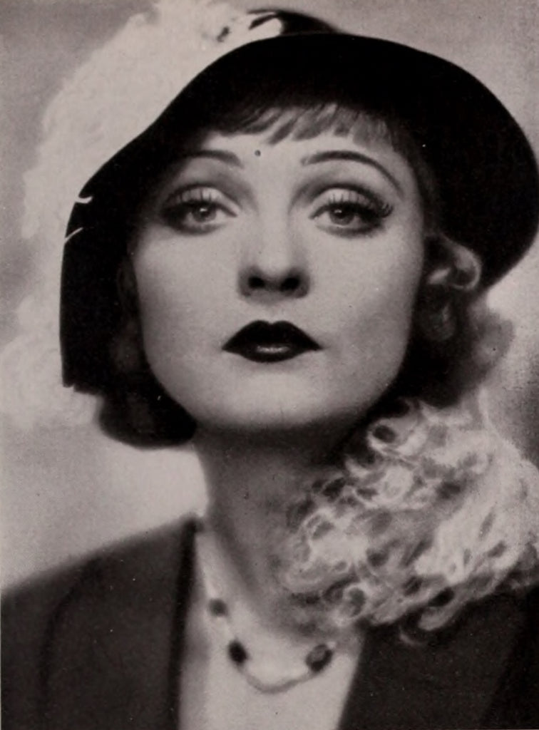 Anna Sten (Universal Filmlexikon — 1932) | www.vintoz.com