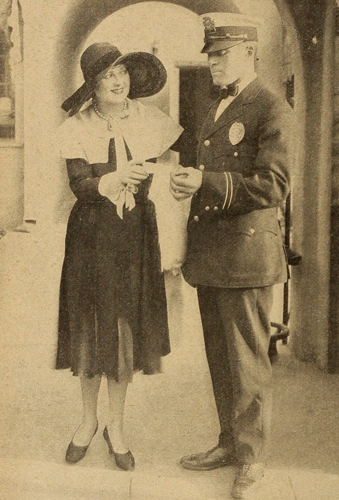 A Pot of Gold for Billie Dove (1927) | www.vintoz.com