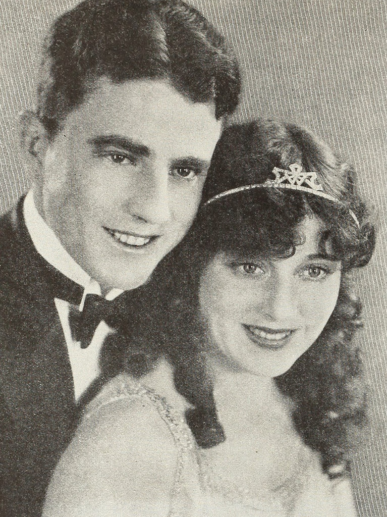 “Buddy” Ralston and Jobyna Ralston | Pull Hasn’t Helped Them At All (1928) | www.vintoz.com