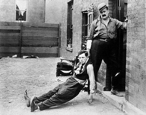 Buster Keaton and Joe Roberts (Neighbors, 1920) | www.vintoz.com