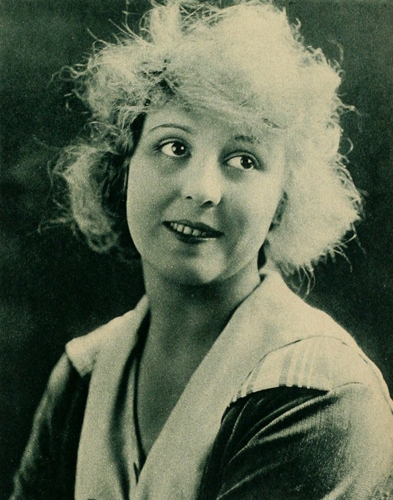 Edith Johnson — The Kodak Girl (1920) | www.vintoz.com