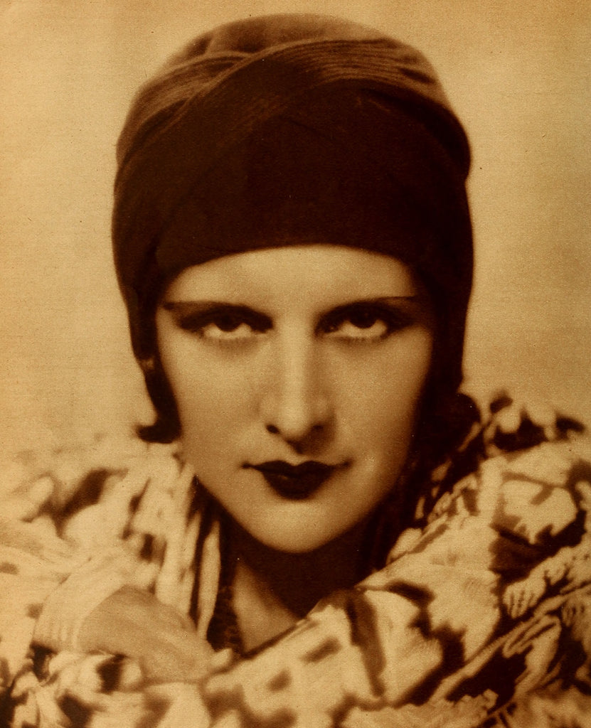 Evelyn Brent — The Melting of Evelyn (1930) | www.vintoz.com