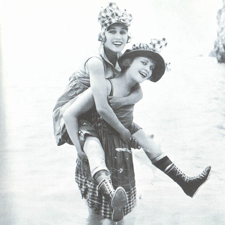 Gloria Swanson and Phyllis Haver | www.vintoz.com
