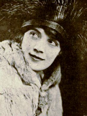 Hedda Nova — Refugee from Russia (1918) | www.vintoz.com