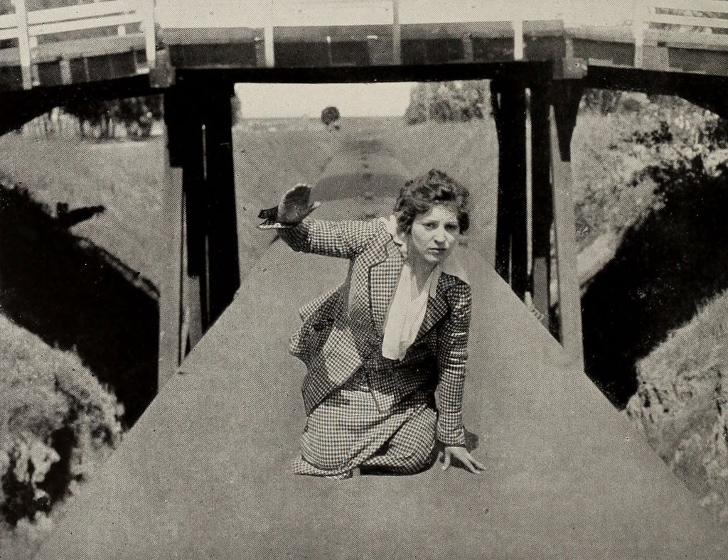 Helen Holmes — Intrepid Queen of the Rail (1917) | www.vintoz.com