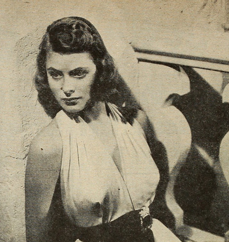 Ingrid Bergman — Scandinavian Charmer (1941) | www.vintoz.com