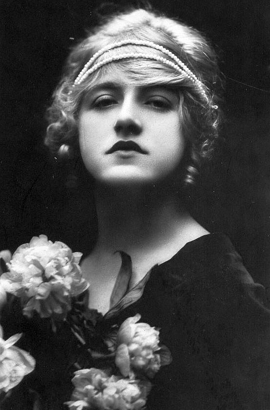 Ivy Close (Ivy Lilian Close) (1890–1968) | www.vintoz.com