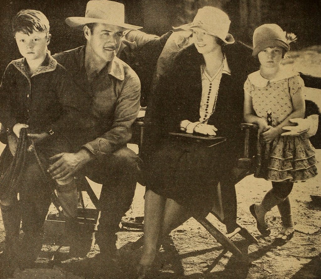 Jack Holt — En Famille (1927) | www.vintoz.com