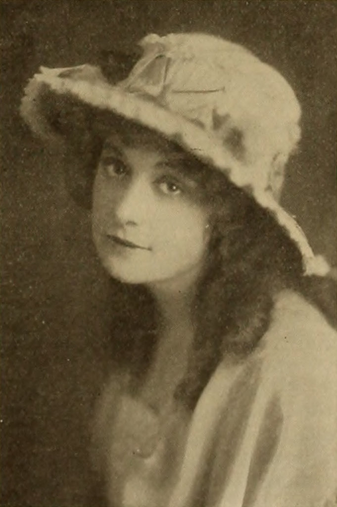Jackie Saunders — Motography’s Gallery of Picture Players (1914) | www.vintoz.com