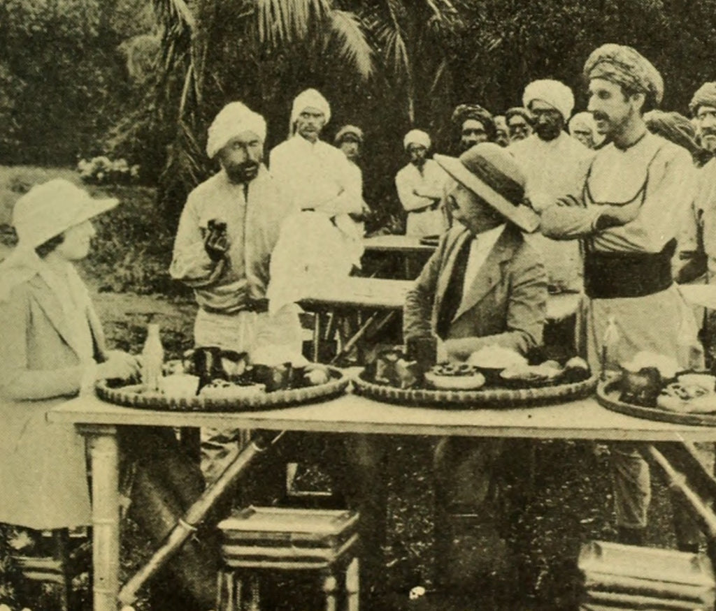 Feeding Film Folk (1925) | www.vintoz.com