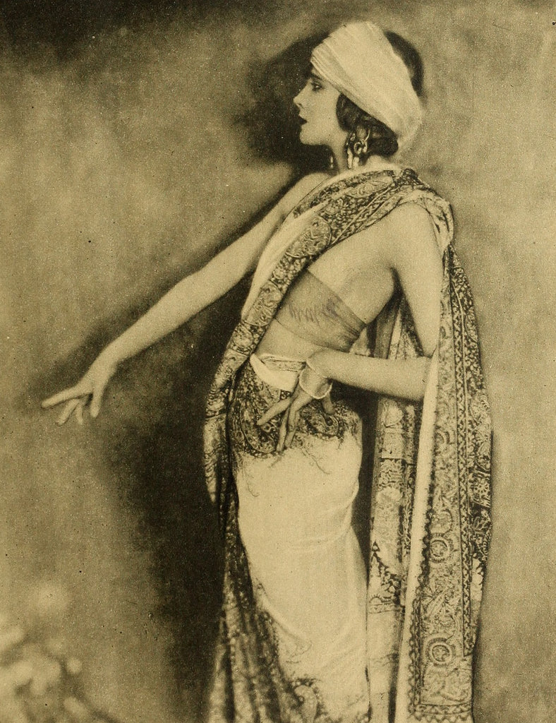 Julanne Johnston — Spotlight for Julanne (1923) | www.vintoz.com