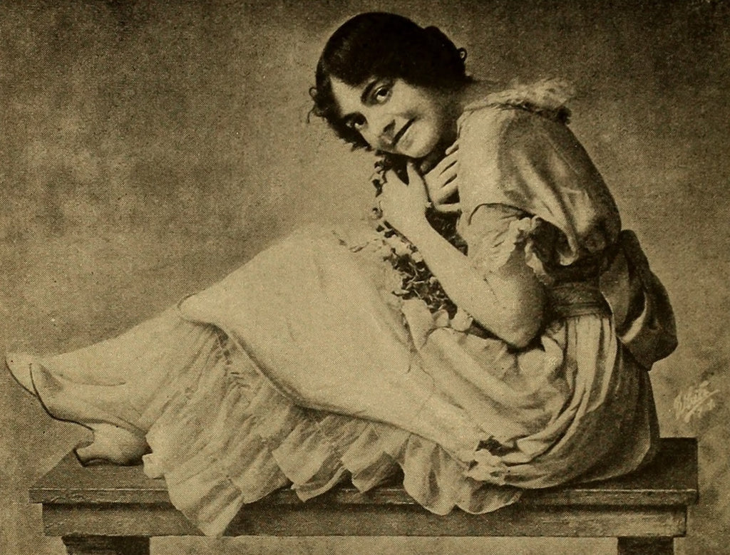 June Keith — The Flower Girl (1916) | www.vintoz.com