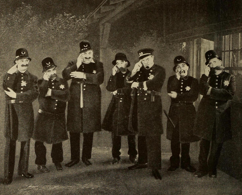 Keystone Cops — Back On The Beat Again (1931) | www.vintoz.com