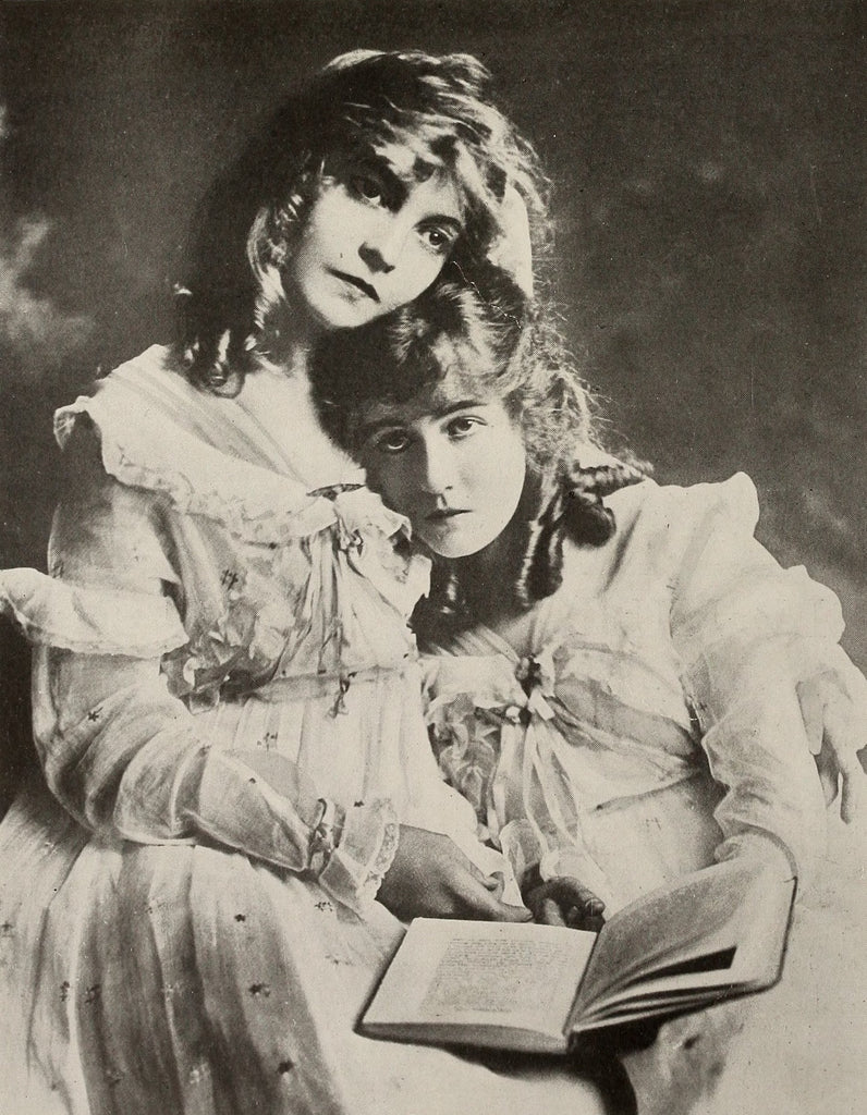 Gish Sisters & Company (1917) | www.vintoz.com