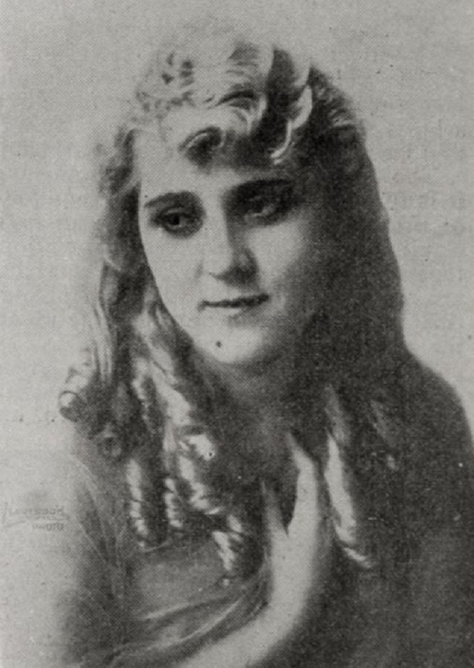 Louise Orth (1916) | www.vintoz.com