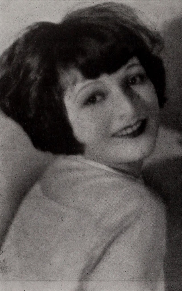 Lya De Putti — Biographical Sketch (1927) | www.vintoz.com