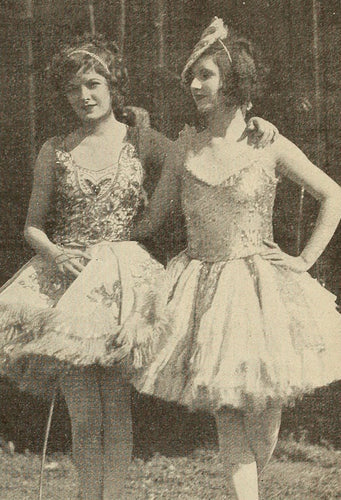 Marian Nixon and Lois De Lisle | Spangles (1926) | www.vintoz.com