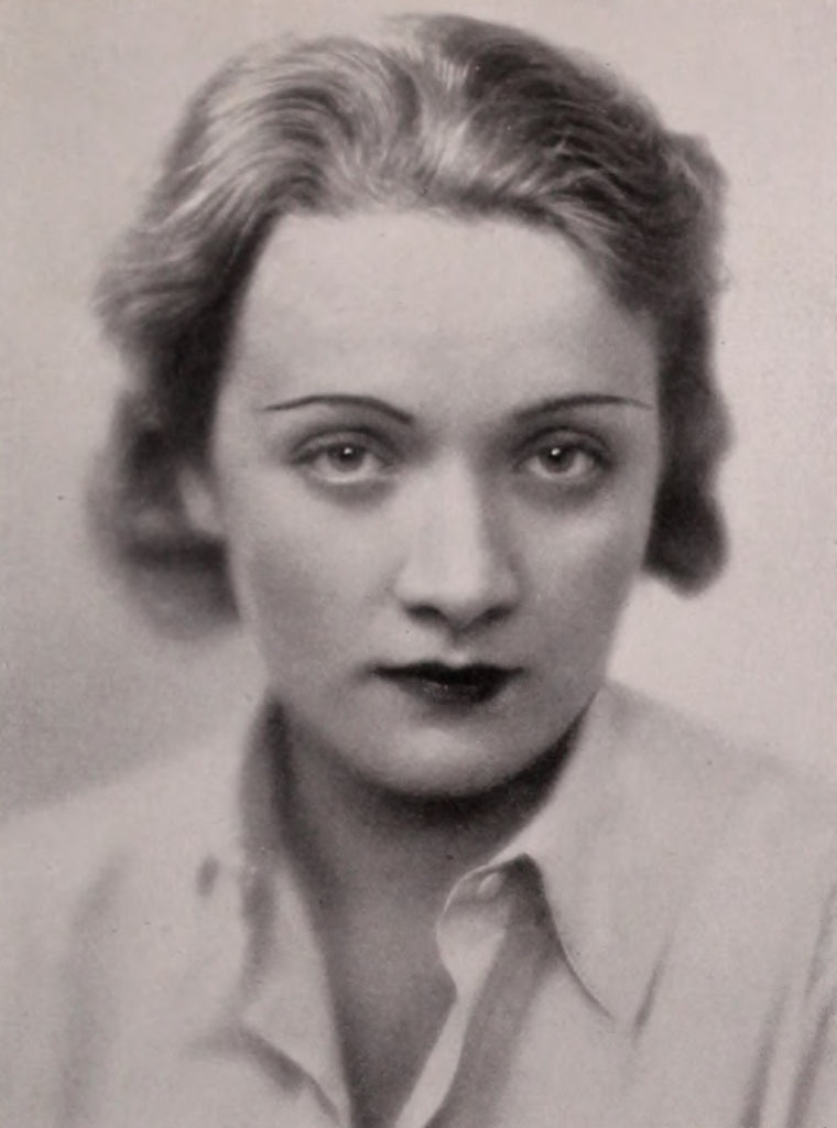 Marlene Dietrich (Universal Filmlexikon — 1932) | www.vintoz.com