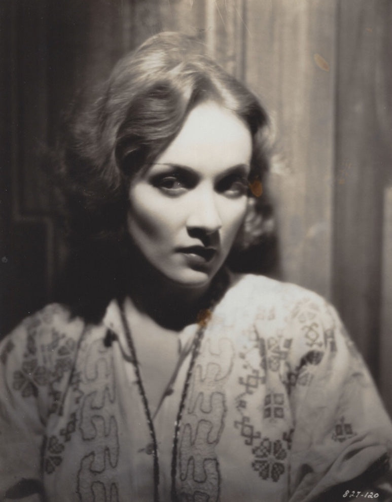 Marlene Dietrich — Another Garbo? (1931) | www.vintoz.com