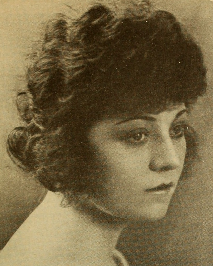Mary Warren — Stifling the Tears (1918) | www.vintoz.com