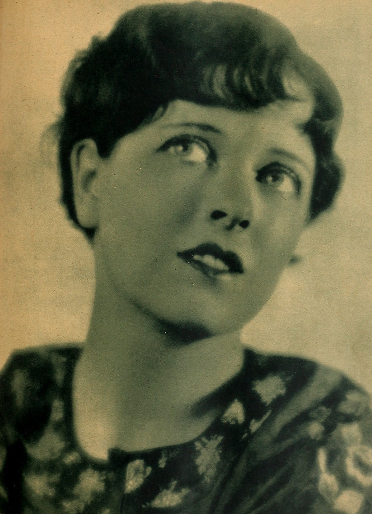 May McAvoy — What the "Mc" in McAvoy Means (1927) | www.vintoz.com