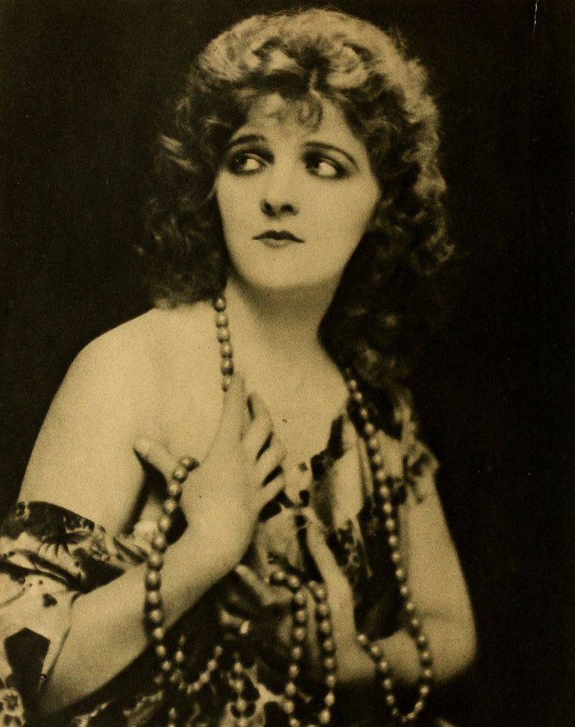 Miss DuPont (1922) | www.vintoz.com