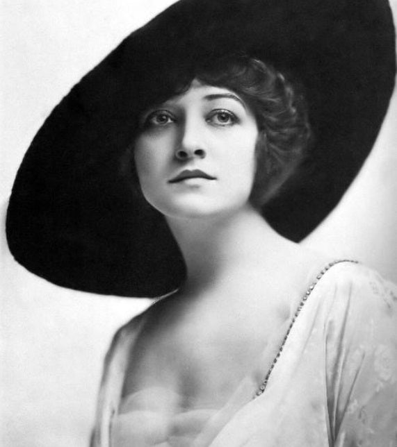 Pauline Frederick (1926) | www.vintoz.com