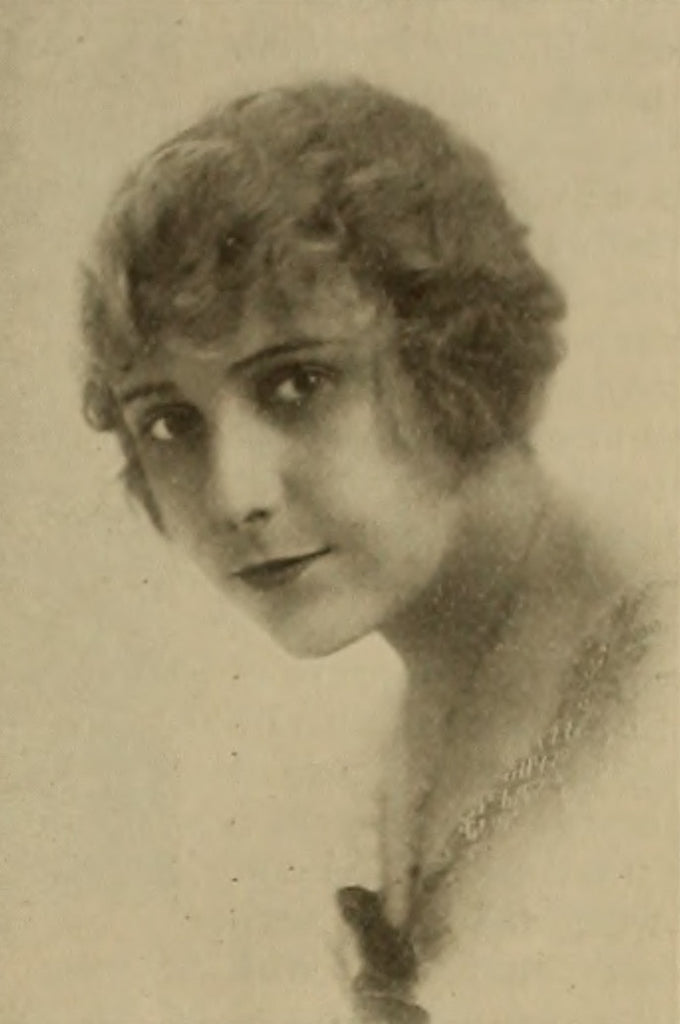 Pearl White — Motography’s Gallery of Picture Players (1914) | www.vintoz.com