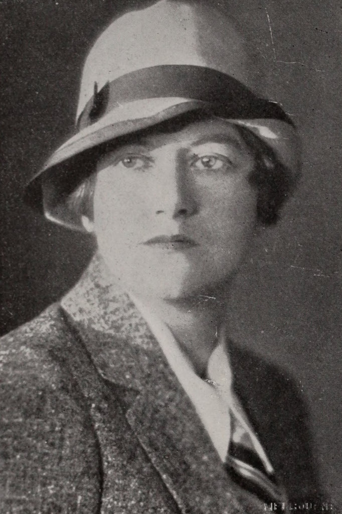 Elizabeth Pickett — Biographical Sketch (1927) | www.vintoz.com