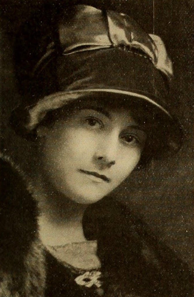 Gertrude Thanhouser (1915) | www.vintoz.com