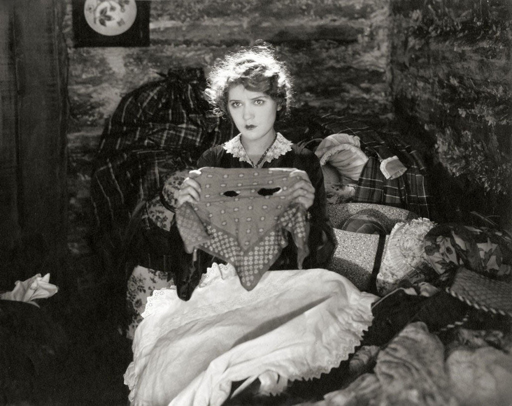 Mary Pickford in A Romance of the Redwoods (1917) | www.vintoz.com
