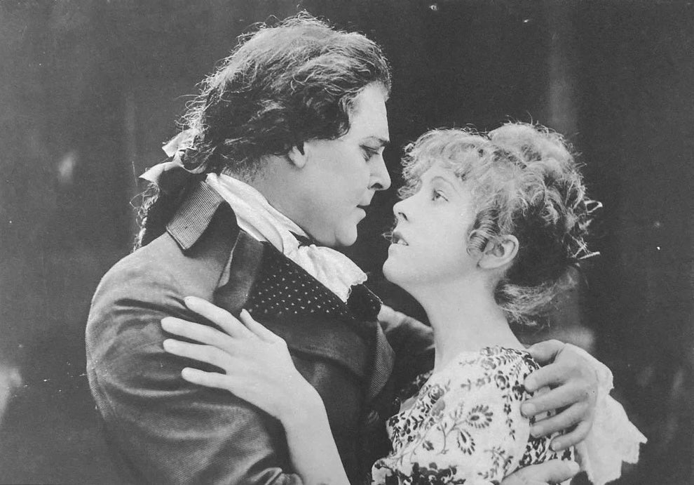 William Farnum and Jewel Carmen in A Tale of Two Cities (1917) | www.vintoz.com