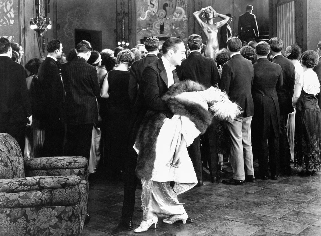 Adolphe Menjou and Edna Purviance in A Woman of Paris: A Drama of Fate (1923) | www.vintoz.com