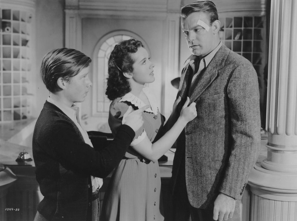 Benny Bartlett, Peggy Moran, and Dennis O'Keefe in Alias the Deacon (1940) | www.vintoz.com