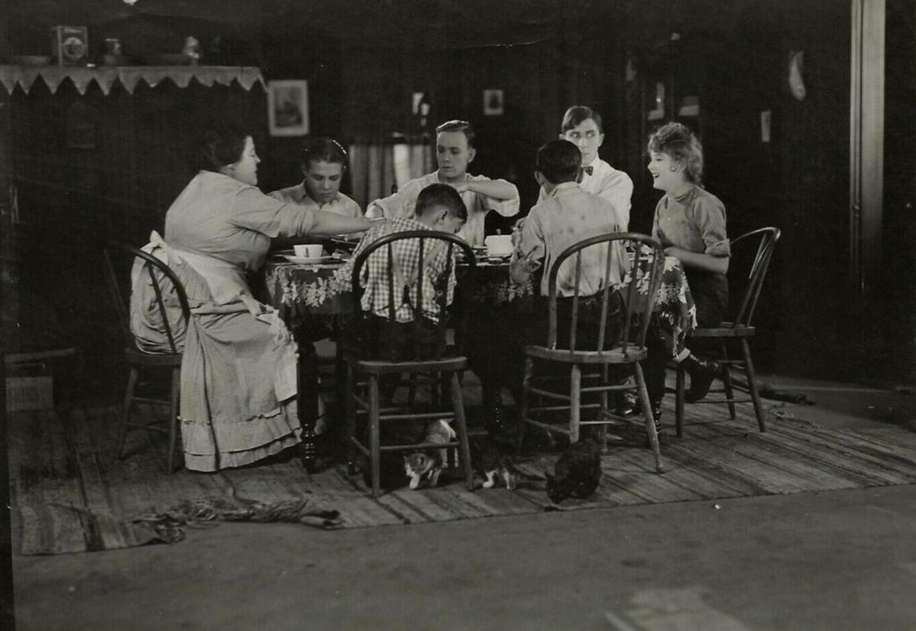 Wesley Barry, Frank Butterworth, George Hackathorne, Mary Pickford and Antrim Short in Amarilly of Clothes-Line Alley (1918) | www.vintoz.com
