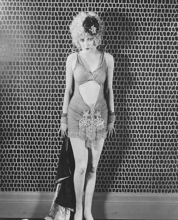 Billie Dove in An Affair of the Follies (1927) | www.vintoz.com