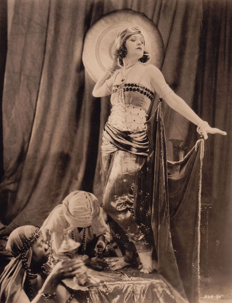 Pola Negri in Bella Donna (1923) | www.vintoz.com