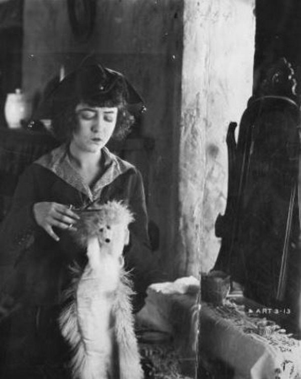Dorothy Gish in Boots (1919) | www.vintoz.com