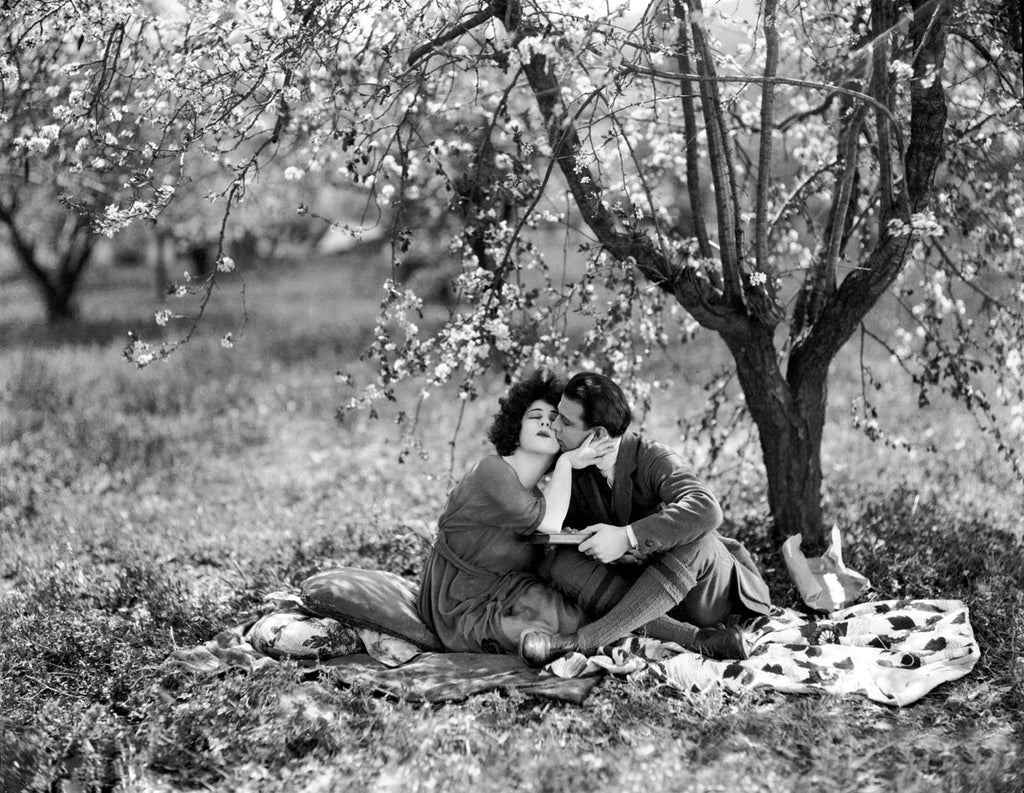 Alla Nazimova and Rudolph Valentino in Camille (1921) | www.vintoz.com