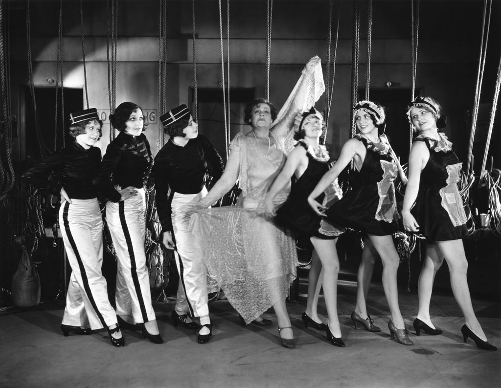 Marie Dressler in Chasing Rainbows (1930) | www.vintoz.com