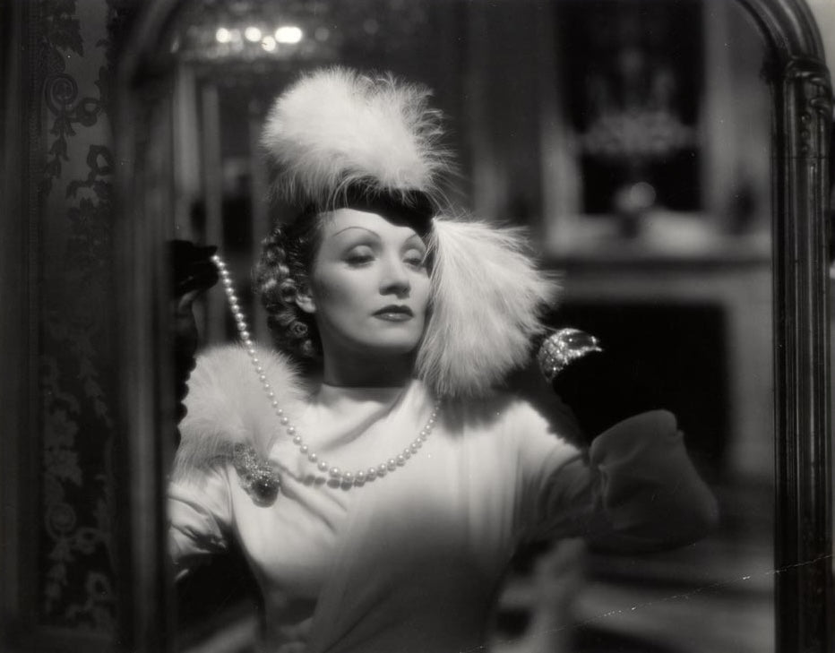 Marlene Dietrich in Desire (1936) | www.vintoz.com