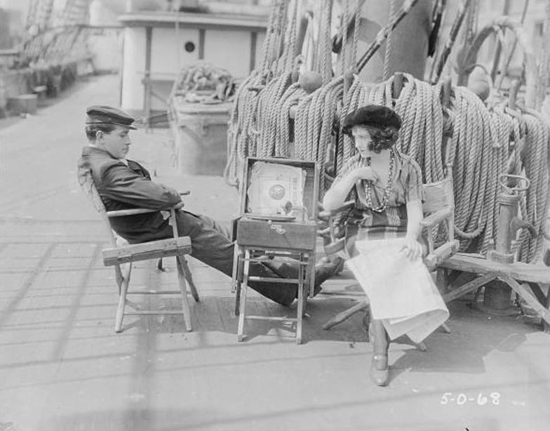Richard Barthelmess and Dorothy Gish in Fury (1923) | www.vintoz.com