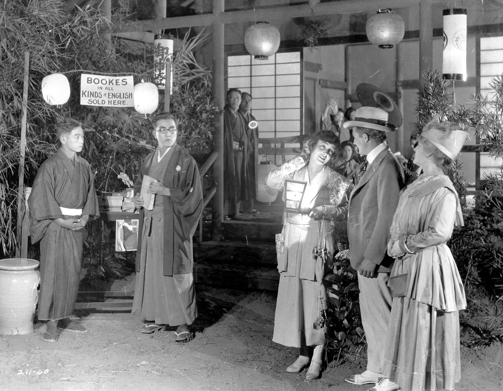 Sessue Hayakawa, Kisaburô Kurihara, Mabel Van Buren, and Florence Vidor in Hashimura Togo (1917) | www.vintoz.com